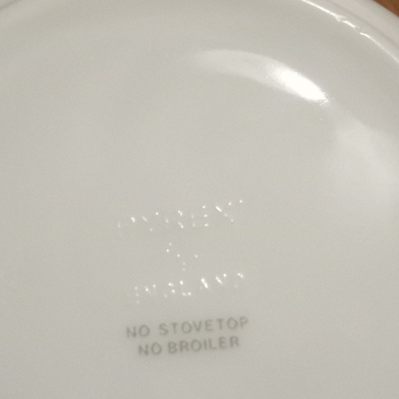 Vintage Pyrex Country Autumn bowl. Made in England. - Picture 3 of 3